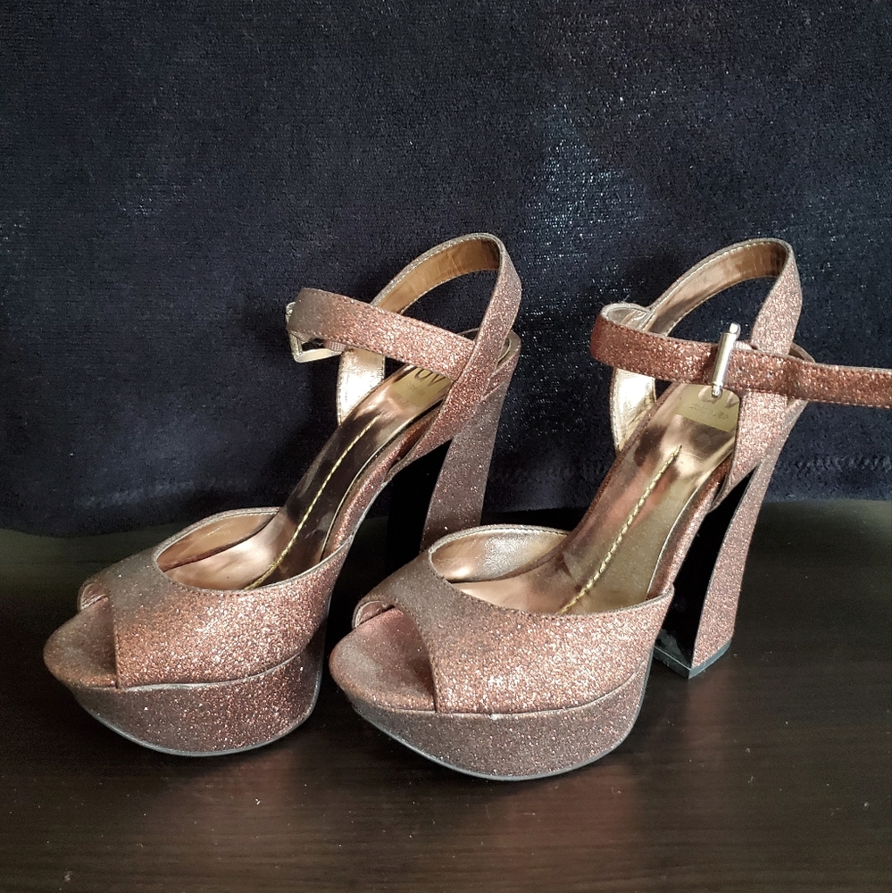 NWOT Dolce Vita  Burgundy Glitter Platform Heels Size 8